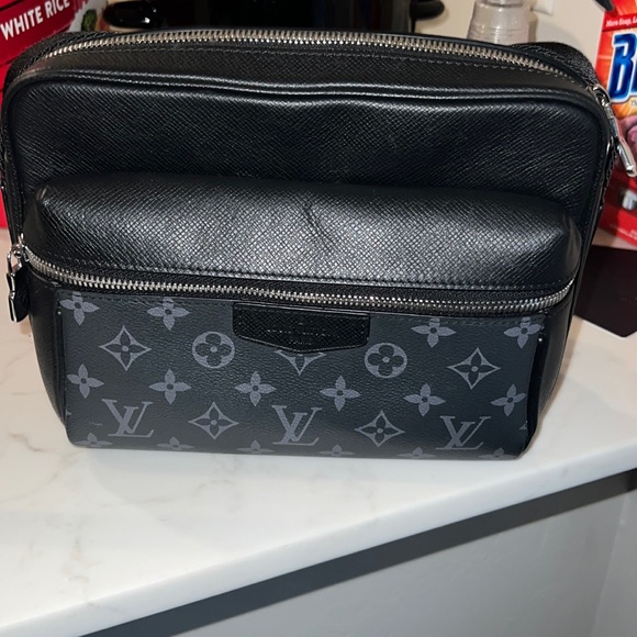 Louis Vuitton outdoor messenger - Picture 1 of 4